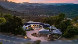 Sleeps 10, Luxe 2 Homes Malibu Hills Retreat | Cielo Estate by AvantStay