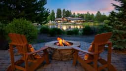 Klamath by AvantStay | Premier Lakeside Cabin w/ Spa, Fire Pit & Lake Views