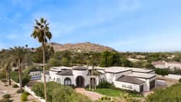 Sleeps 19, 7BDR Estate! Sports Court, Putting Green, Pool | Farrier by AvantStay