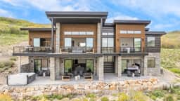 Mountain Lover by AvantStay | Luxe Escape w/ Views | Hot Tub, Gym, Movie Theater