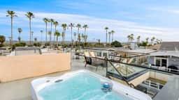 Velvet Sand I by AvantStay | Steps to Newport Beach | Private Rooftop w/ Outdoor Kitchen & Hot Tub!