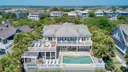 114 Ocean Boulevard by AvantStay | Beachfront | Infinity Pool | Basketball Court | Recently Renovated!