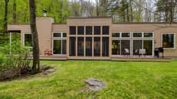 Secluded + Modern | Enclosed Patio, Forest Views | Woodland Zen by AvantStay
