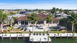 Marco Polo by AvantStay | Waterfront 5BDR, Pool, Spa, Fire Pit, Walk to Beach