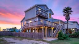 Palm House by AvantStay | Private Pool + Game Room + Patio | Near the Beach