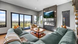 The Back Nine Retreat by AvantStay Private Golf Sim, Firepit & Mountain Views Near Dollywood