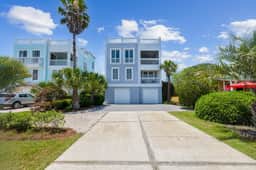 1 Block to Beach, Newly Renovated 6BDR w/ Rooftop Views | Sand Dune by AvantStay