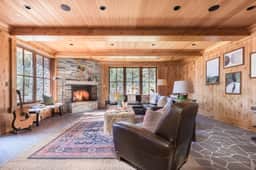 Hunter by AvantStay | Award-Winning Riverfront Cabin | 5 Minutes from Palisades