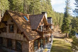 Hunter by AvantStay | Award-Winning Riverfront Cabin | 5 Minutes from Palisades