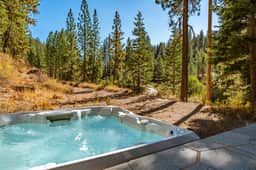 Hunter by AvantStay | Award-Winning Riverfront Cabin | 5 Minutes from Palisades