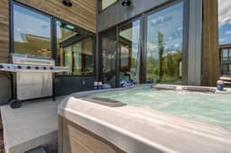 Encore by AvantStay|Minutes from the Slopes in PC! w/ Hot Tub