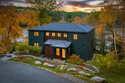 Forget-Me-Not by AvantStay | Bold Lakefront Escape