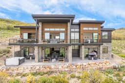 Mountain Lover by AvantStay | Luxe Escape w/ Views | Hot Tub, Gym, Movie Theater