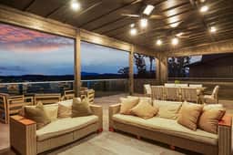 The Back Nine Retreat by AvantStay Private Golf Sim, Firepit & Mountain Views Near Dollywood