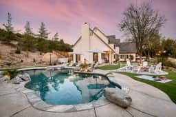 The Riesling Retreat by AvantStay | Estate w/ Pool, HotTub, Putting Green & Pickle Ball Court!