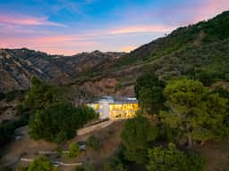 Sleeps 10, Luxe 2 Homes Malibu Hills Retreat | Cielo Estate by AvantStay