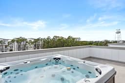 Sea Dweller by AvantStay | Rooftop Hot Tub + Gulf Views • Bikes + Pool Access + Near Beach