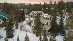 Frontier by AvantStay | Incredible Mtn Views & Hot Tub | Gorgeous Breckenridge Home Close to Slopes