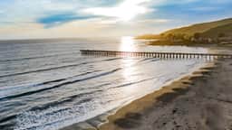 2BR Coastal Gem w/ Ocean Views + Shared Firepit Lounge Near Cayucos Pier