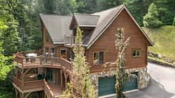 Leyland by AvantStay | Sleeps 20 | Grand Mountain Lodge • Hot Tub + Sauna • Blue Ridge Views