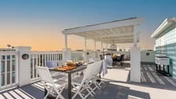 Sea Shell by AvantStay | Breezy Beachside Getaway w/ Rooftop Deck & 6 BRs