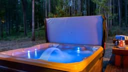 Spring River Retreat by AvantStay | Lakefront Luxury w/ Hot Tub, Game Room & Near Bend