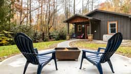 Bear’s Place by AvantStay | Cozy Mountain Cabin in Brevard + Firepit