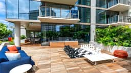 Honolulu Luxury Condo w/ Resort Amenities & Private Courtyard Access