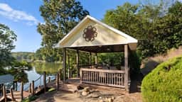 Lakefront 6BDR, Priv Dock, Game Room, Firepit | Jake's Lake House by Avantstay