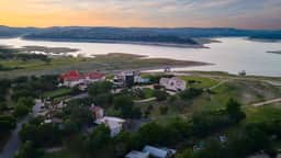 Travis by AvantStay | Waterfront Lake Retreat