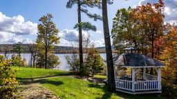 River House by AvantStay | Secluded Catskill Estate • Pool + Hot Tub + Fire Pit | Sleeps 24