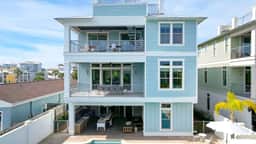 Monarch by AvantStay | Stunning Estate 1 Block to Beach, Swim Up Bar, Hot Tub, & Rooftop Views