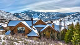 Telemark Luxury Retreat by AvantStay | Stunning Views w/ Hot Tub, Theatre Room and Pool Table!