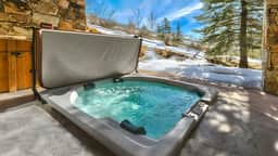 Telemark Luxury Retreat by AvantStay | Stunning Views w/ Hot Tub, Theatre Room and Pool Table!