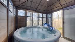 Dark Horse by AvantStay Secluded 5BDR w/ Hot Tub, Game Room, Deck Forest Views