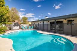 White Agate by AvantStay | Pool + Spa + Putting Green | Playground + Outdoor Dining | Minutes to Kierland