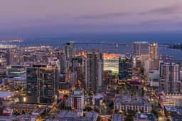 41st Floor! 2BDR w/ Luxury Amenities & Balcony | SkyLux Penthouse by AvantStay