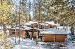 Base Camp by AvantStay | Magical Cabin w/ Sauna, Hot Tub & Close to Snow & Golf