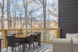 Dark Horse by AvantStay Secluded 5BDR w/ Hot Tub, Game Room, Deck Forest Views