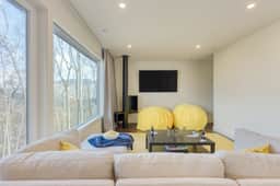 Dark Horse by AvantStay Secluded 5BDR w/ Hot Tub, Game Room, Deck Forest Views