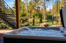 Spring River Retreat by AvantStay | Lakefront Luxury w/ Hot Tub, Game Room & Near Bend