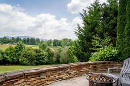 Fairview Vista by AvantStay | 10 Mins to Asheville