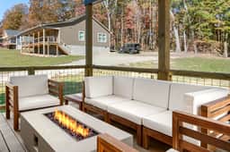 10 Mins to Downtown • Deck w/ Fire Pit • Modern Haven | Bradford by AvantStay
