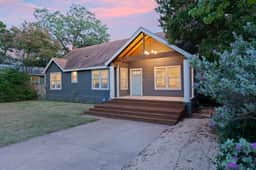 Casa Que Canta by AvantStay | Private Pool, Firepit & Walkable East Austin Gem