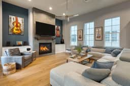 Town Lake Townhouse by AvantStay  | Hot Tub, Game Room & Skyline Views