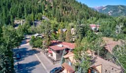 Aspen Hideaway by AvantStay | Walk to Aspen, Near Slopes + Pool & Hot Tub Access