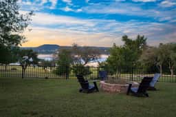 Travis by AvantStay | Waterfront Lake Retreat