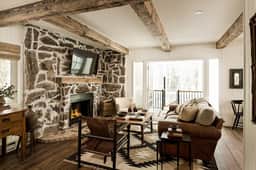 River House | Hot Tub + 15min to Downtown & Skiing