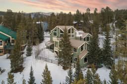 Frontier by AvantStay | Incredible Mtn Views & Hot Tub | Gorgeous Breckenridge Home Close to Slopes