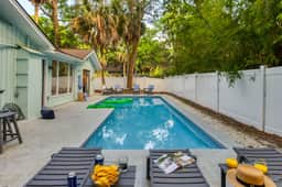 Hilton Hideaway by AvantStay | Private Pool, Walk to Beach